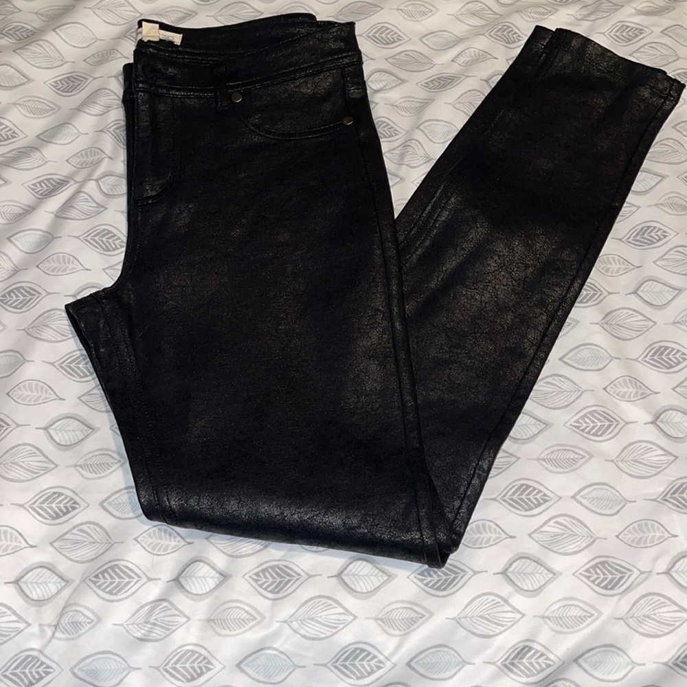 Black skinny jeggings